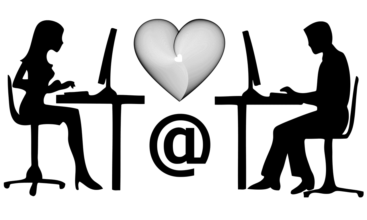 אנשים מתכתבים